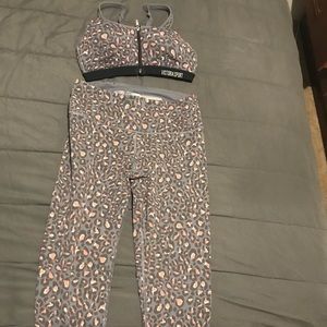 VS Knockout leggings size M w/ matching sports bra